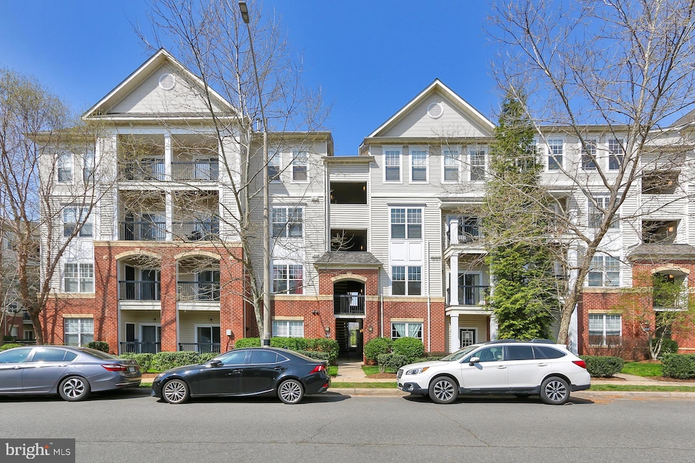 11327 Aristotle Dr unit 5-106, Fairfax, VA 22030 - photo 1