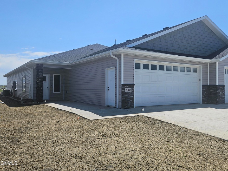 2502 34th Ave SE, Mandan, ND 58554 - photo 1