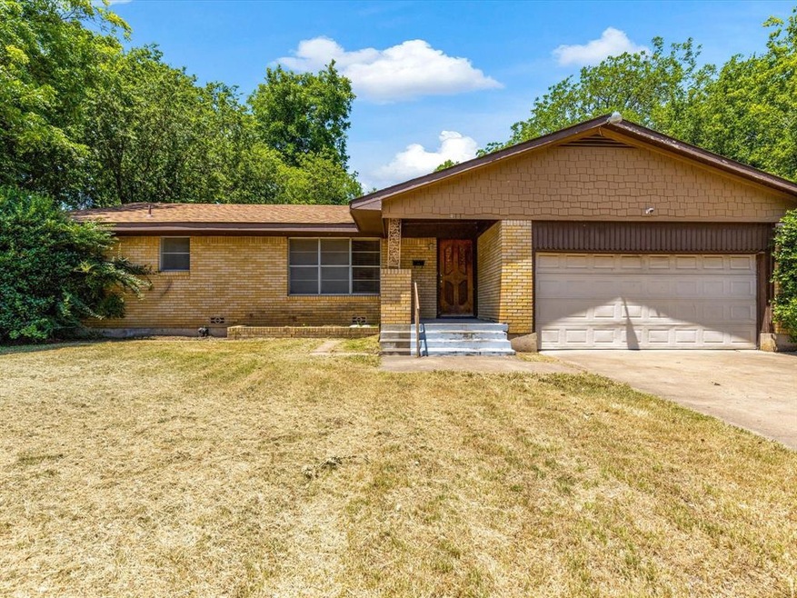 411 N Walnut St, Cleburne, TX 76033 - photo 1