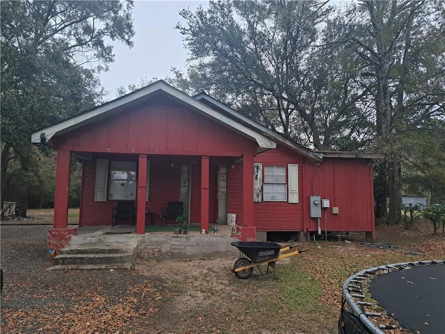 View of front facade featuring a porch.