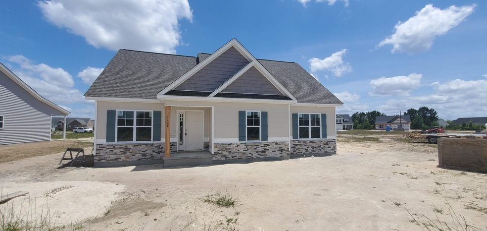 3921 Pensacola Dr, Hope Mills, NC 28348 - photo 1