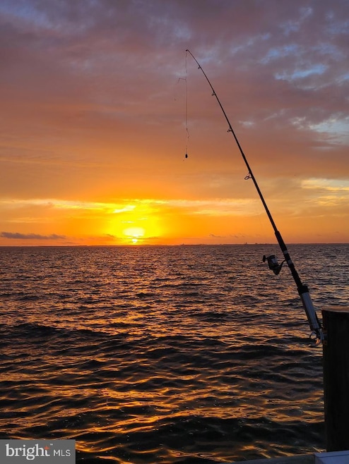 3325 Shore Dr, Annapolis, MD 21403 - photo 1