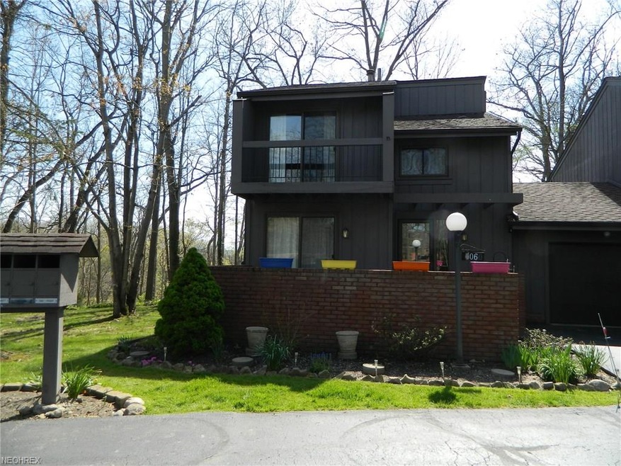 End Unit  * 2BR, 1-1/2 BA w/1-car, Attached Garage