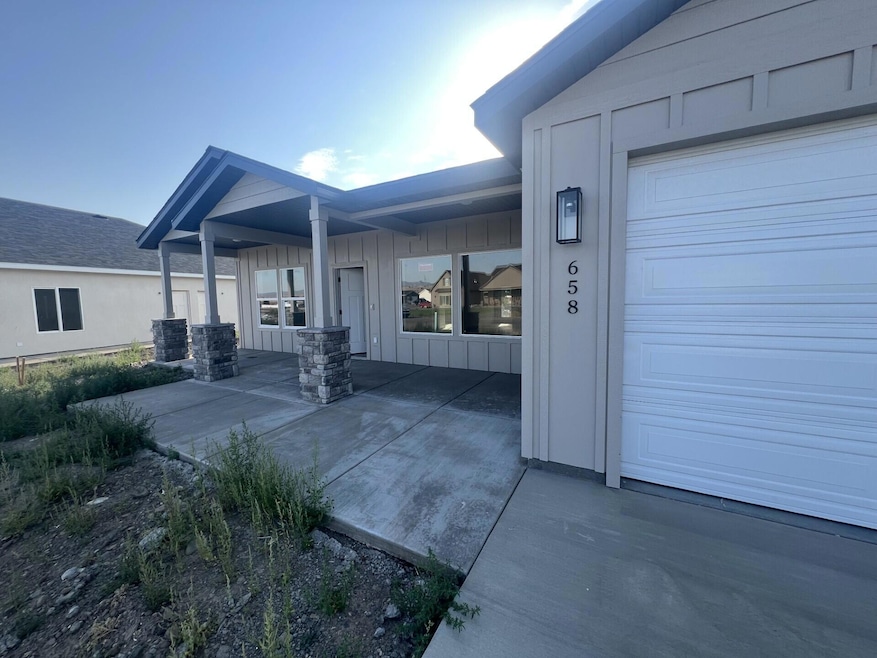 658 N Kaycie Ln, Panguitch, UT 84759 - photo 1