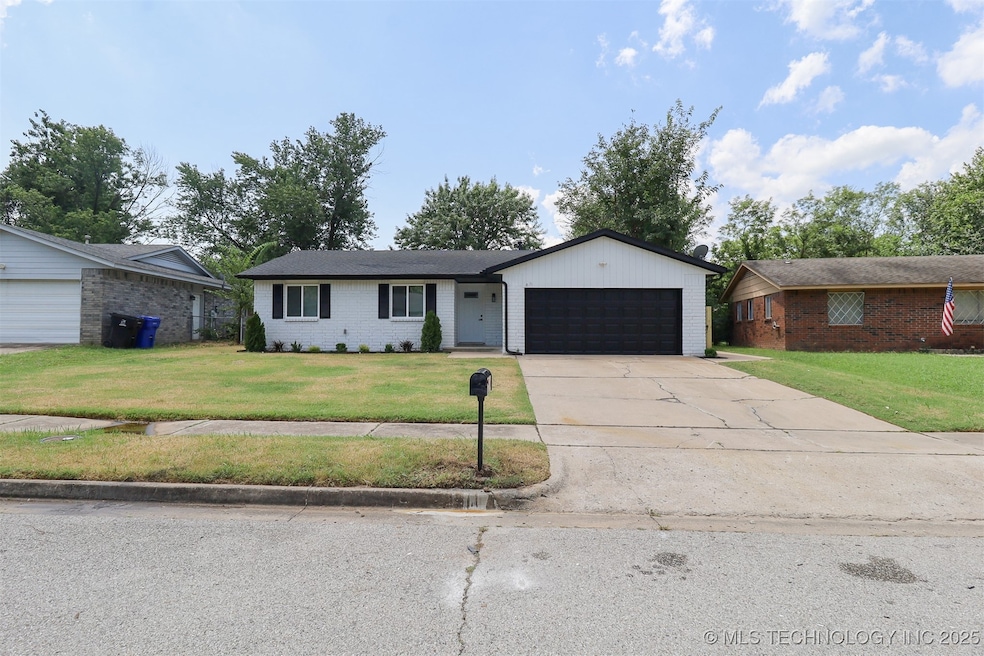 1656 S Redbud Place, Broken Arrow, OK 74012 - photo 1