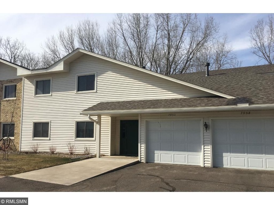Wonderful condo located in a great single family n
