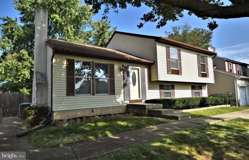 126 Independence Dr, Morrisville, PA 19067 - photo 1