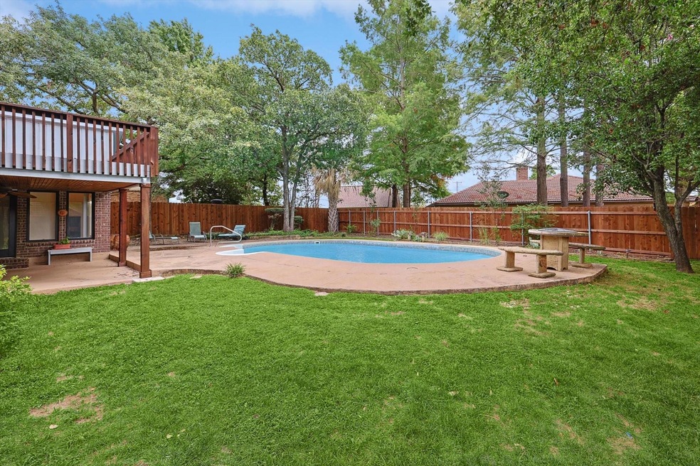 316 Blue Quail Ct, Bedford, TX 76021 - photo 1