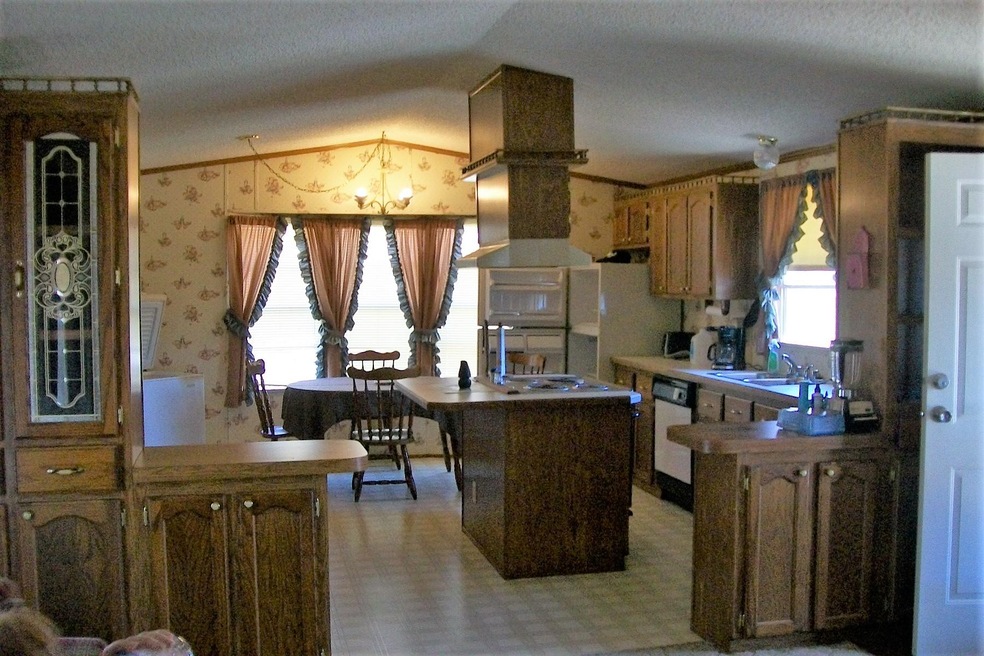Kitchen & Dining Area