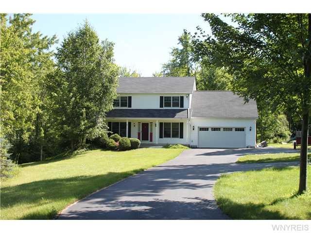 Exterior Front Beautiful Drive In , Private Wooded