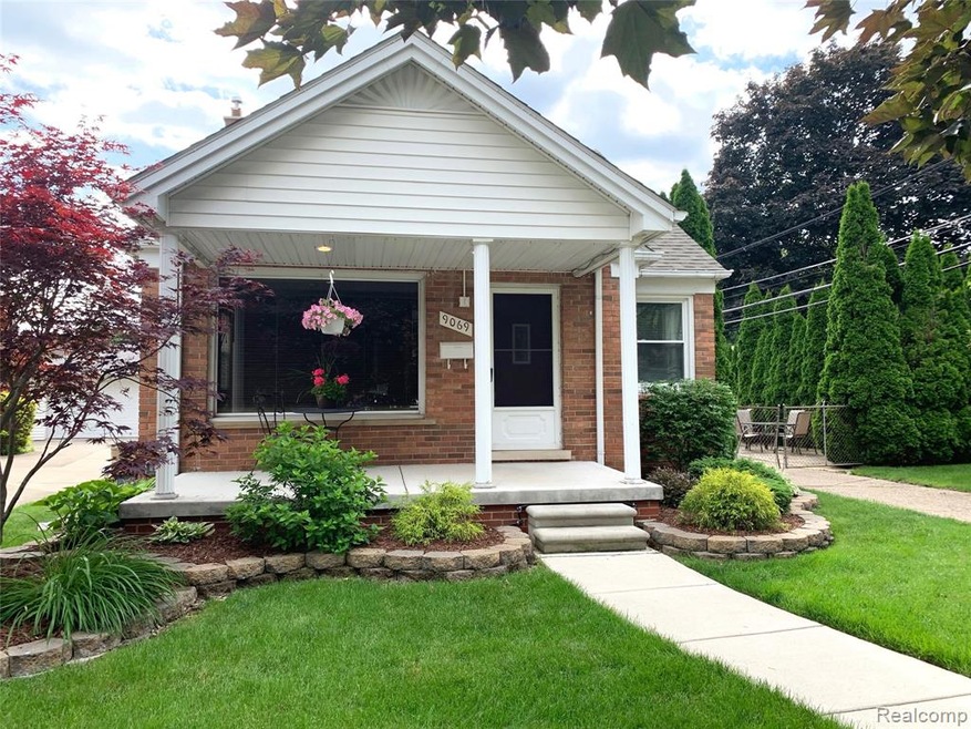 9069 Becker- Welcome Home!