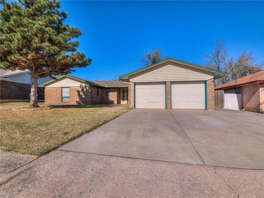 917 NE 5th St, Moore, OK 73160 - photo 1