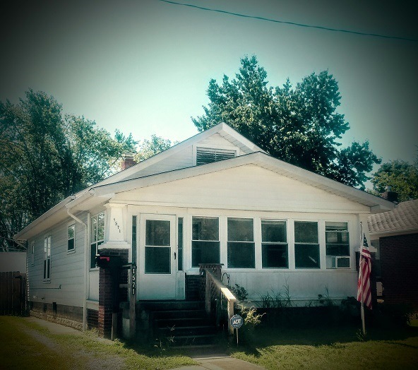 Easy maintenance.  Small yard.  Plenty of parking.