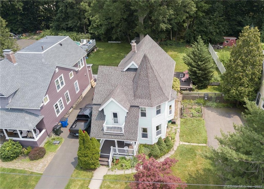 204 Raymond Rd, West Hartford, CT 06107 - photo 1