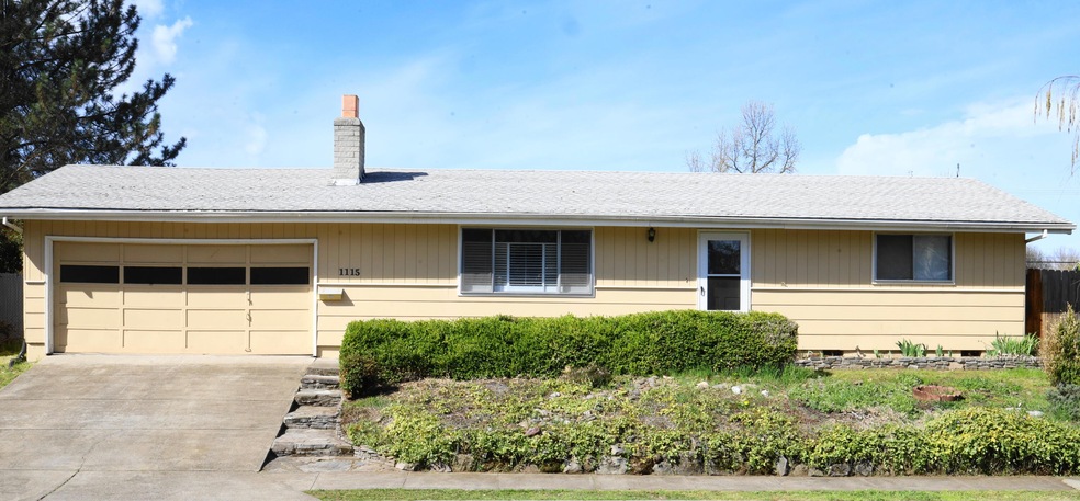 1115 N 5th St, Central Point, OR 97502 - photo 1