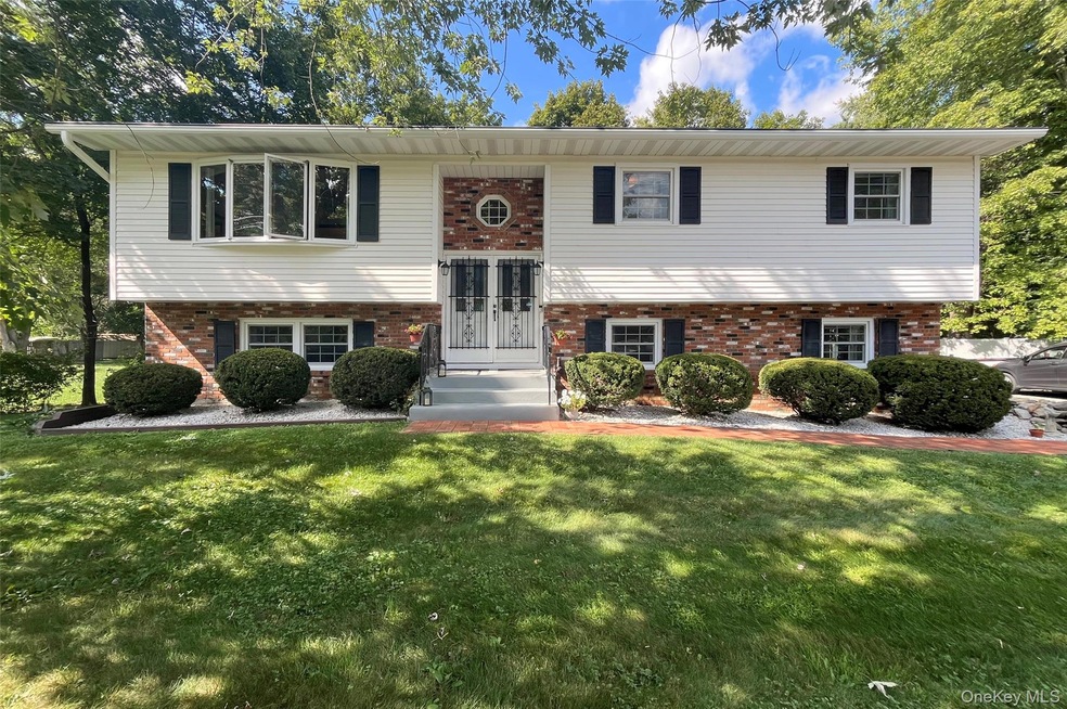 31 Pine Tree Dr, Poughkeepsie, NY 12603 - photo 1