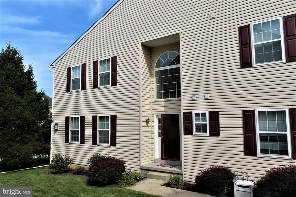 6810 Hunt Dr, Allentown, PA 18106 - photo 1