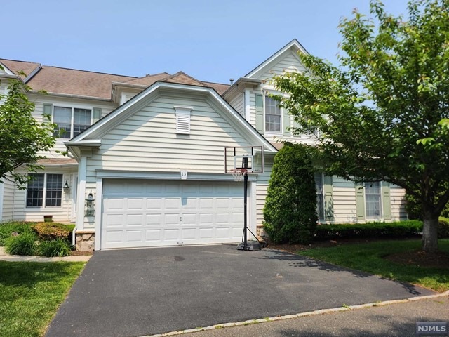 13 Scarlet Oak Ln, Paramus, NJ 07652 - photo 1
