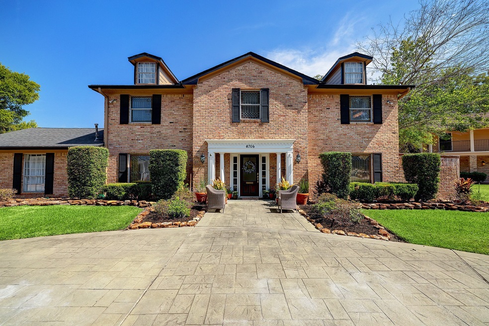 4706 Bayou Vista Dr, Houston, TX 77091 - photo 1