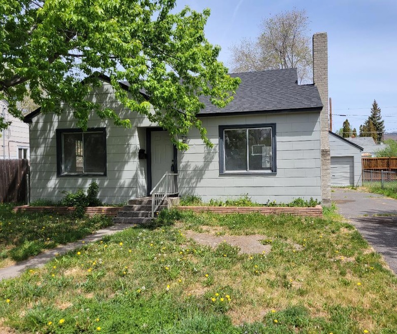 2255 Vine Ave, Klamath Falls, OR 97601 - photo 1