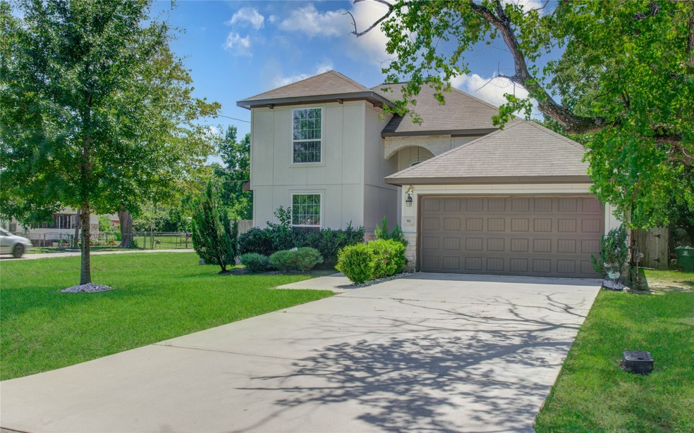 901 Grenshaw St, Houston, TX 77088 - photo 1