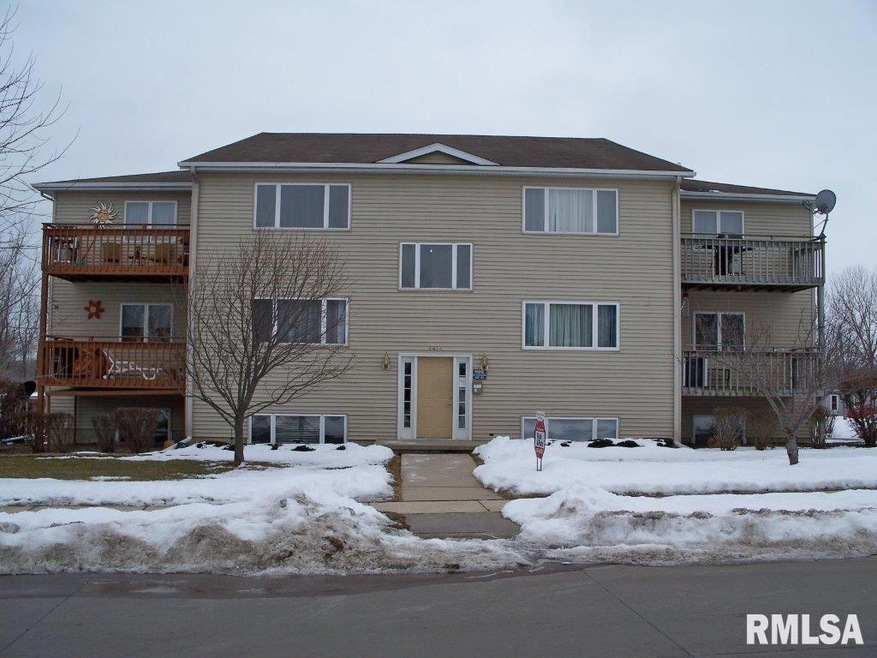 2413 W 54th St unit 8, Davenport, IA 52806 - photo 1