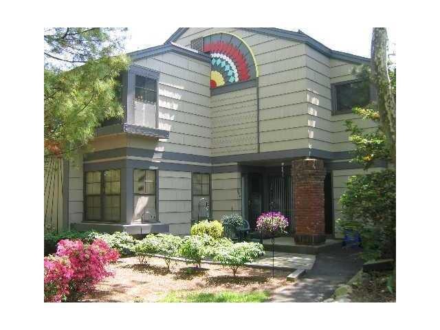 214 Treetop Cir unit 214, Nanuet, NY 10954 - photo 1