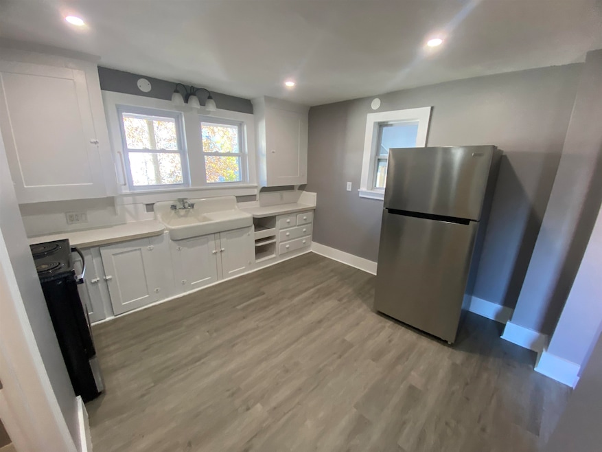 158 Broad St unit 5, Claremont, NH 03743 - photo 1