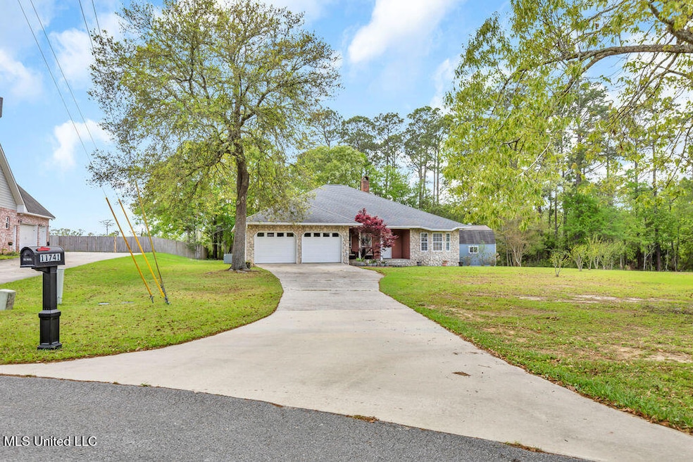 11741RiverEstatesCir-1