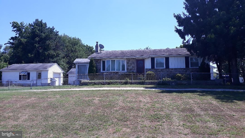 512 Lagrange Ave, Essington, PA 19029 - photo 1