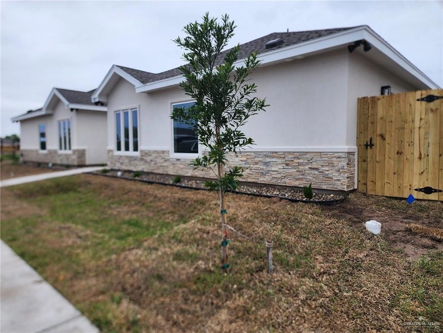 913 N Clarence Ave, Edinburg, TX 78541 - photo 1