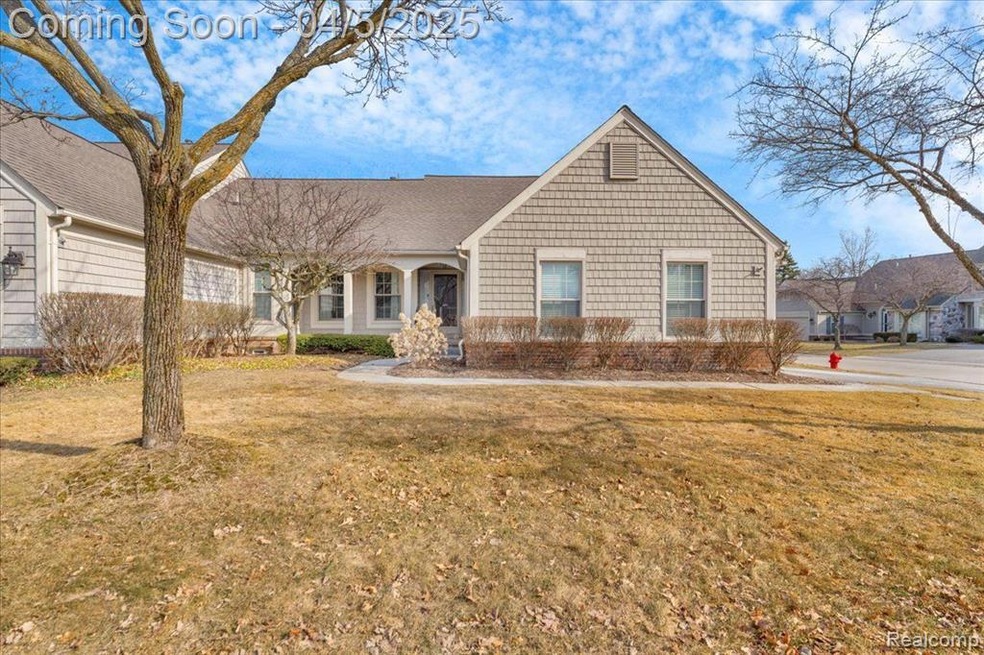 883 Tartan Trail unit 207, Bloomfield Hills, MI 48304 - photo 1