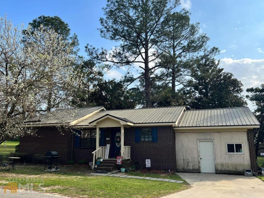 341 W Morrison St, Mount Vernon, GA 30445 - photo 1