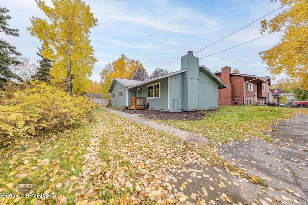 1-web-or-mls-3006 W 30th Ave Exports-1