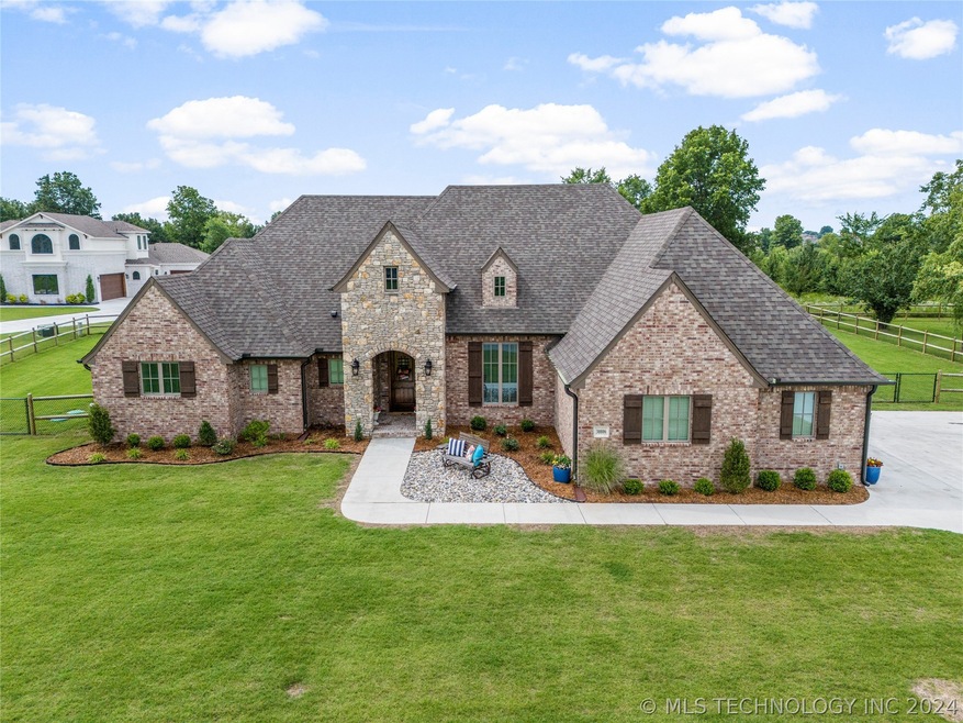 Stunning curb appeal!