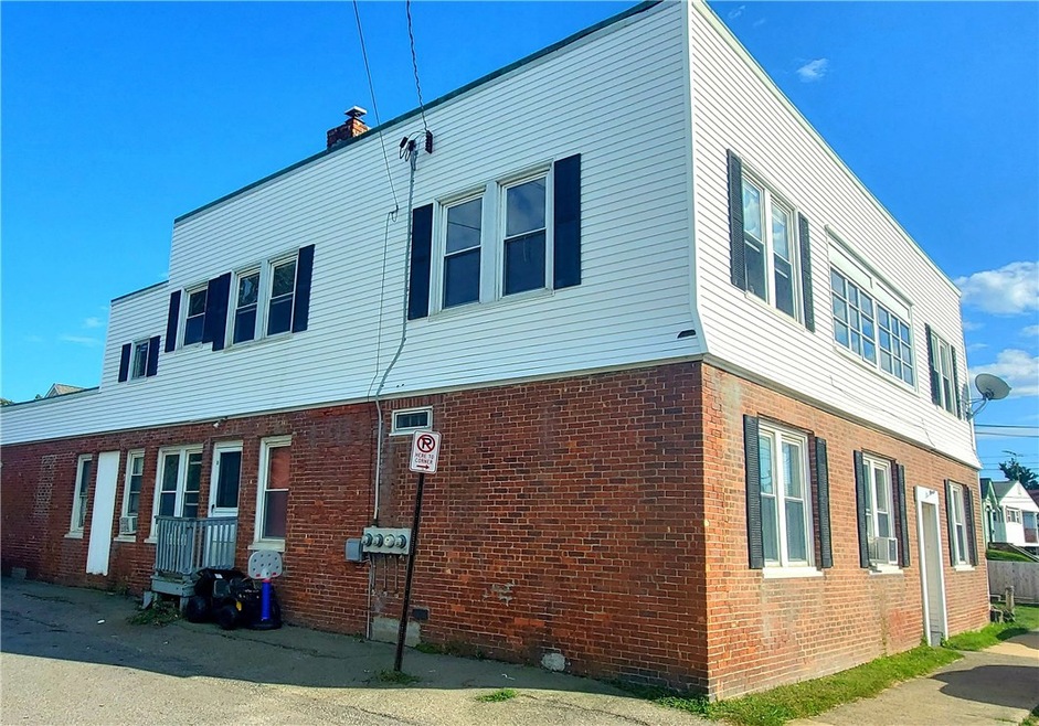 30 Middleton Ave, Newport, RI 02840 - photo 1