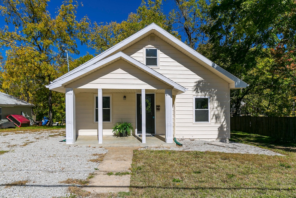 743 E Walnut St, Bolivar, MO 65613 | MLS# 60254767