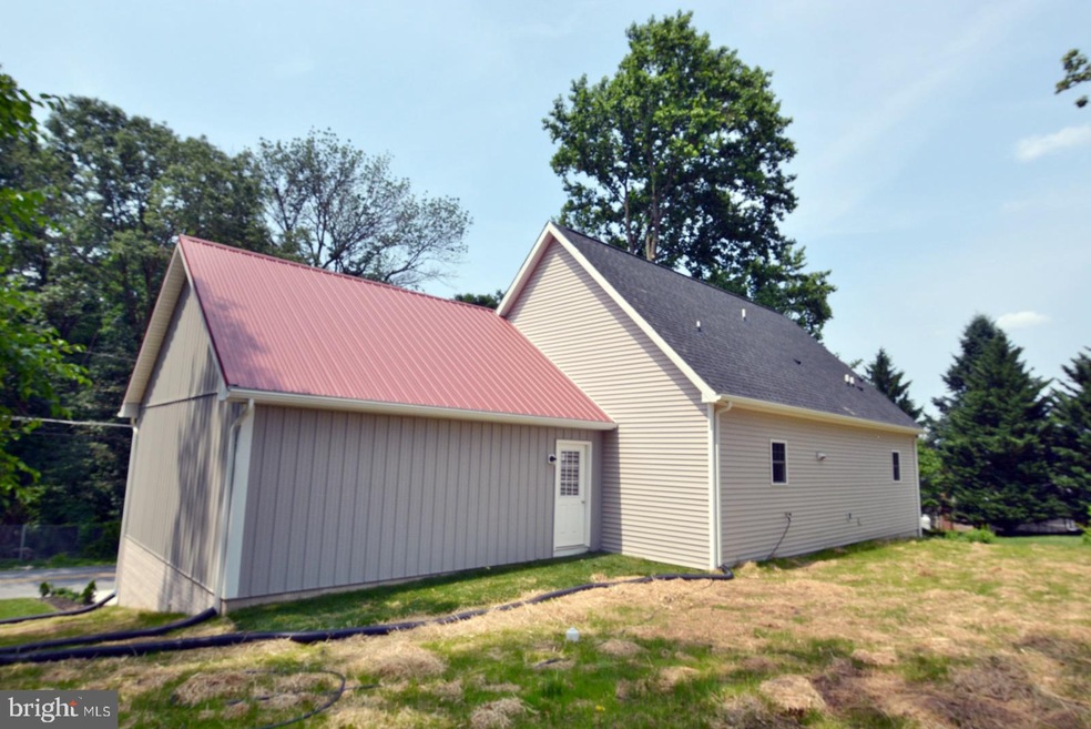 5615 Shelbourne Rd, Halethorpe, MD 21227 - photo 1