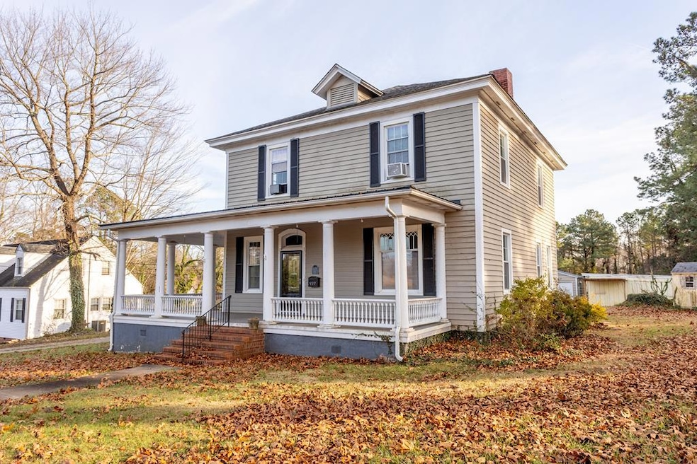 137 W Academy Ln, Chase City, VA 23924 - photo 1