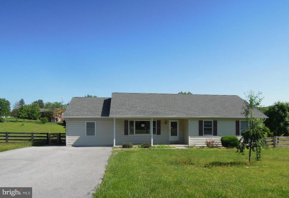 124 Freshwater Dr, Bunker Hill, WV 25413 - photo 1