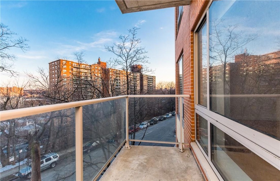 Latitude Riverdale unit E4B, Bronx, NY 10463 - photo 1