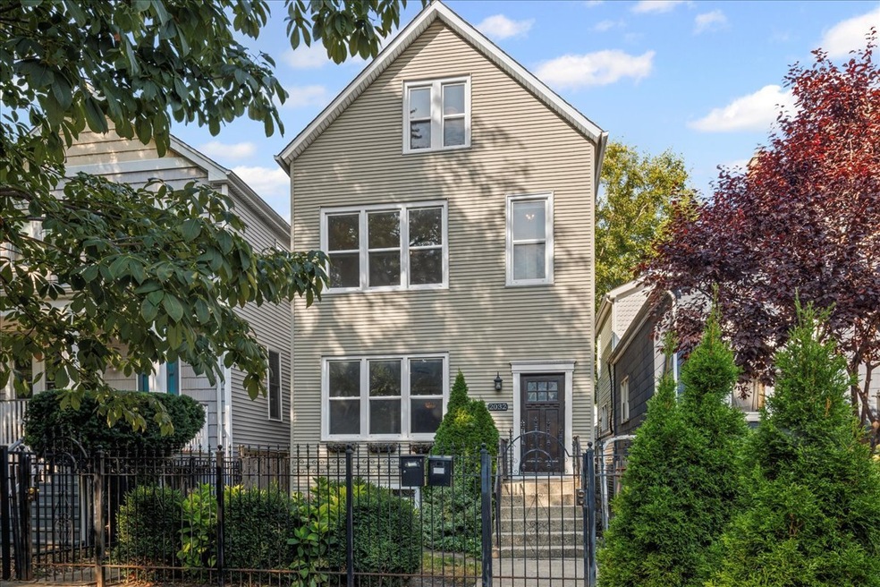 2032 N Whipple St unit 2, Chicago, IL 60647 - photo 1