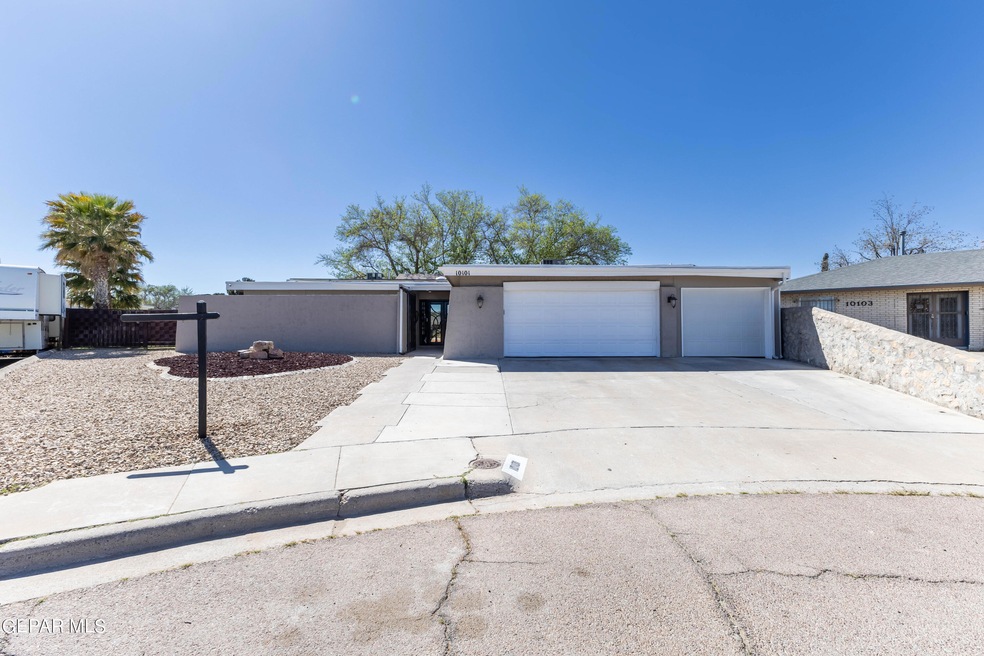 10101 Woodway Dr, El Paso, TX 79925 - photo 1