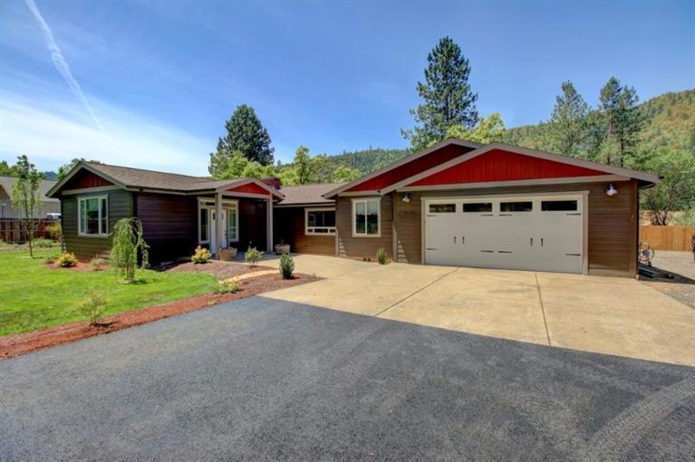 9575 Old Stage Rd, Central Point, OR 97502 - photo 1