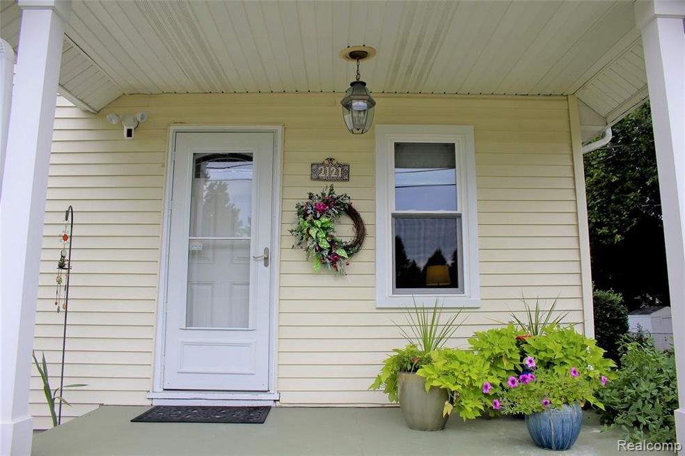 GREAT CURB APPEAL