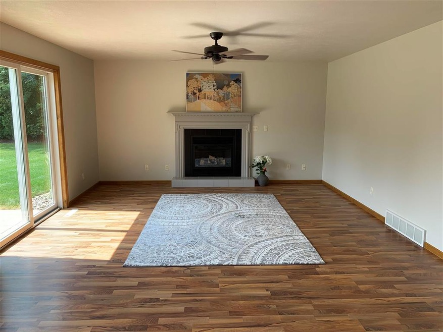 W6041 Strawflower Dr, Appleton, WI 54915 - photo 1