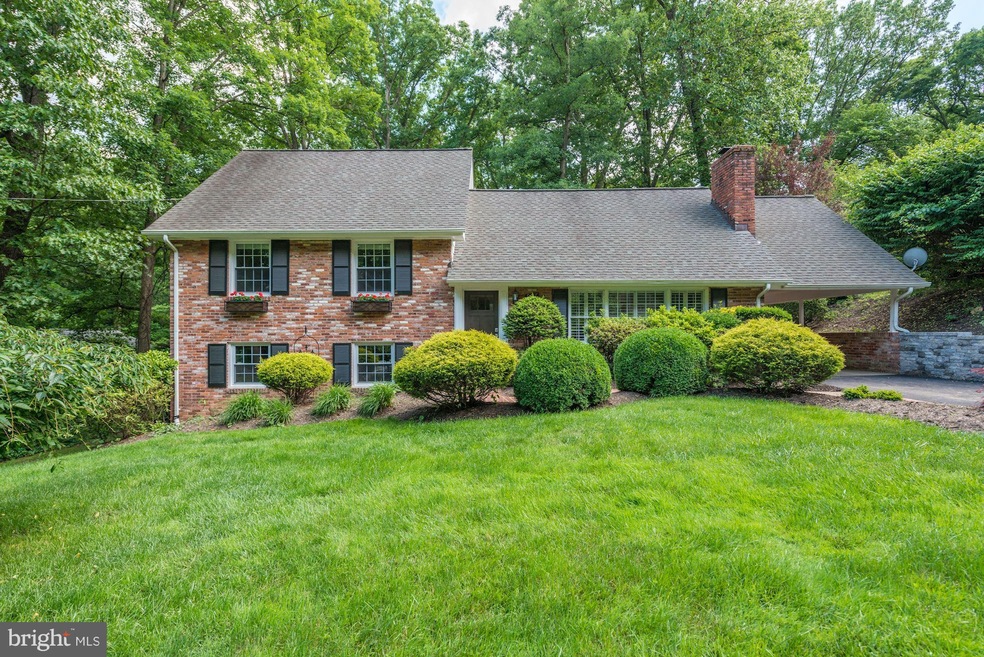 9117 Hamilton Dr, Fairfax, VA 22031 - photo 1