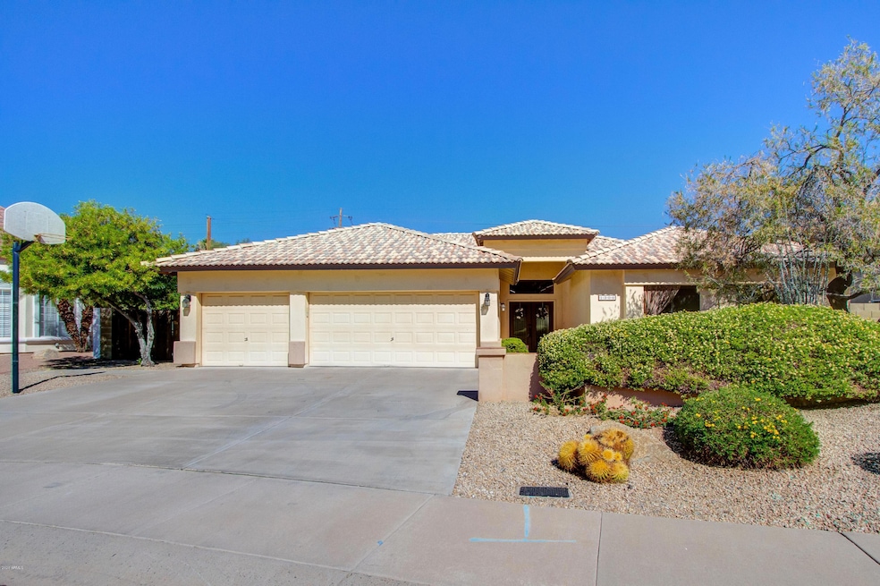 1306 E Sunburst Ln, Tempe, AZ 85284 - photo 1