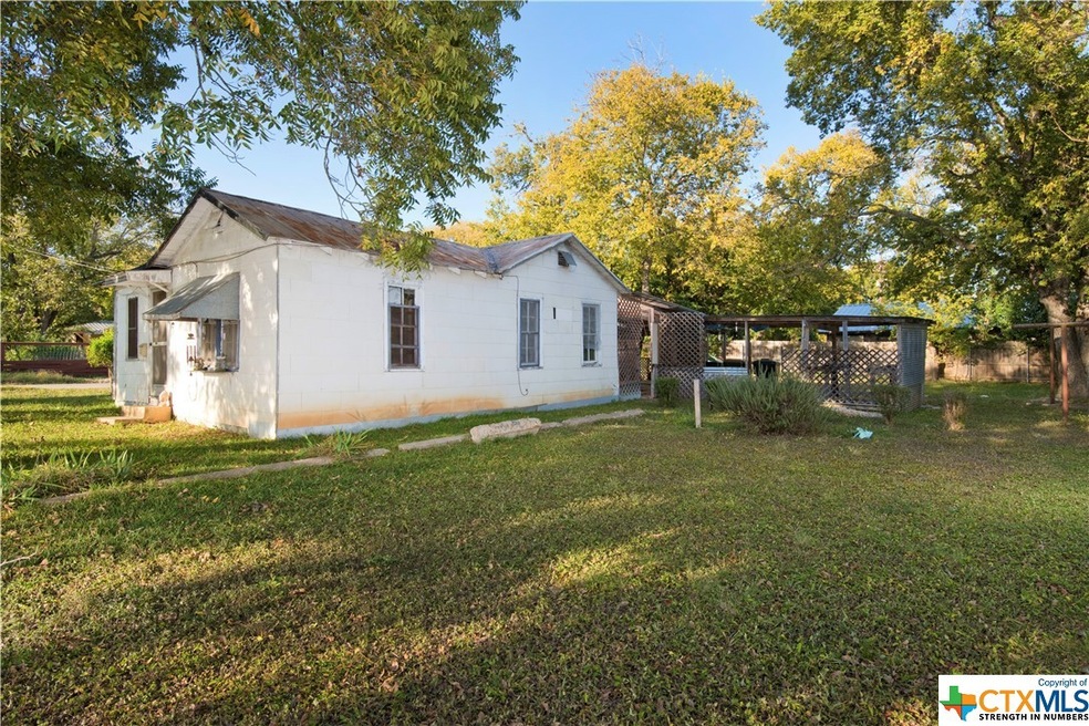 215 S Wilson St, San Marcos, TX 78666 - photo 1