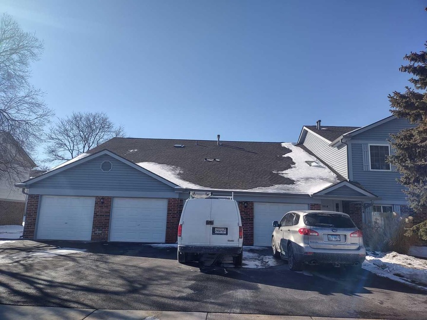 1514 Commodore Ln unit 2, Schaumburg, IL 60193 - photo 1